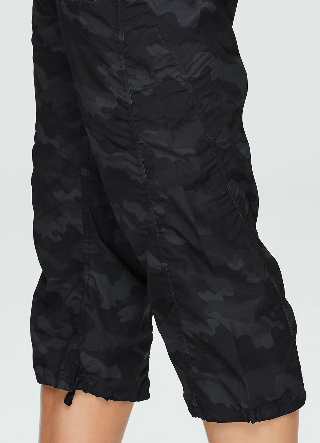 Lumen Lightweight Camo Capri Pant - Image 5