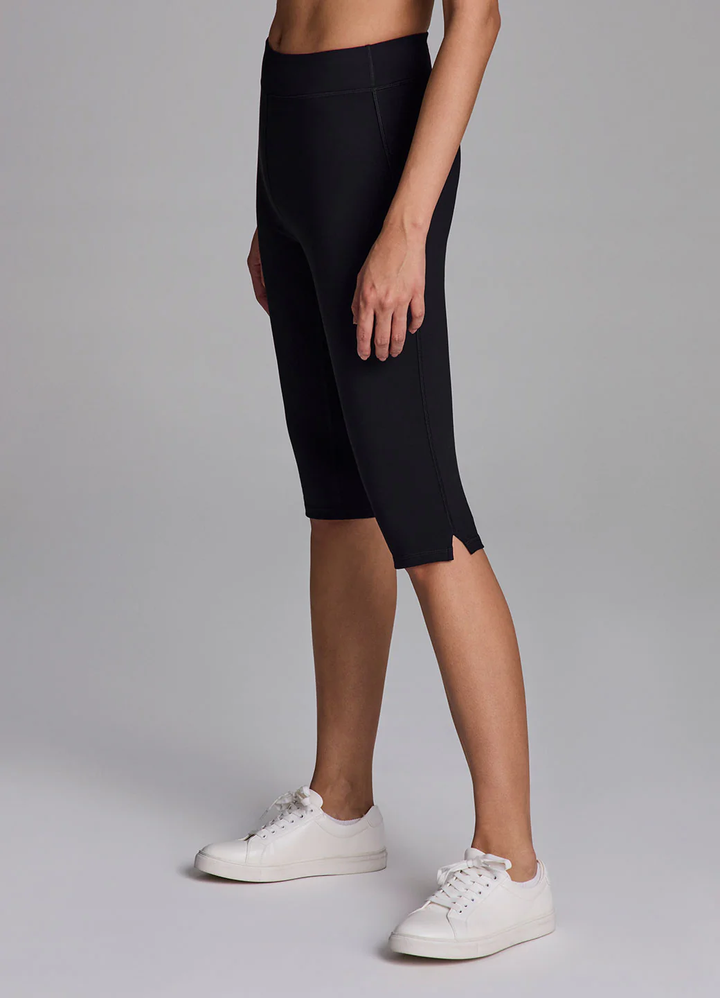 Studio Cropped Capri - Image 12
