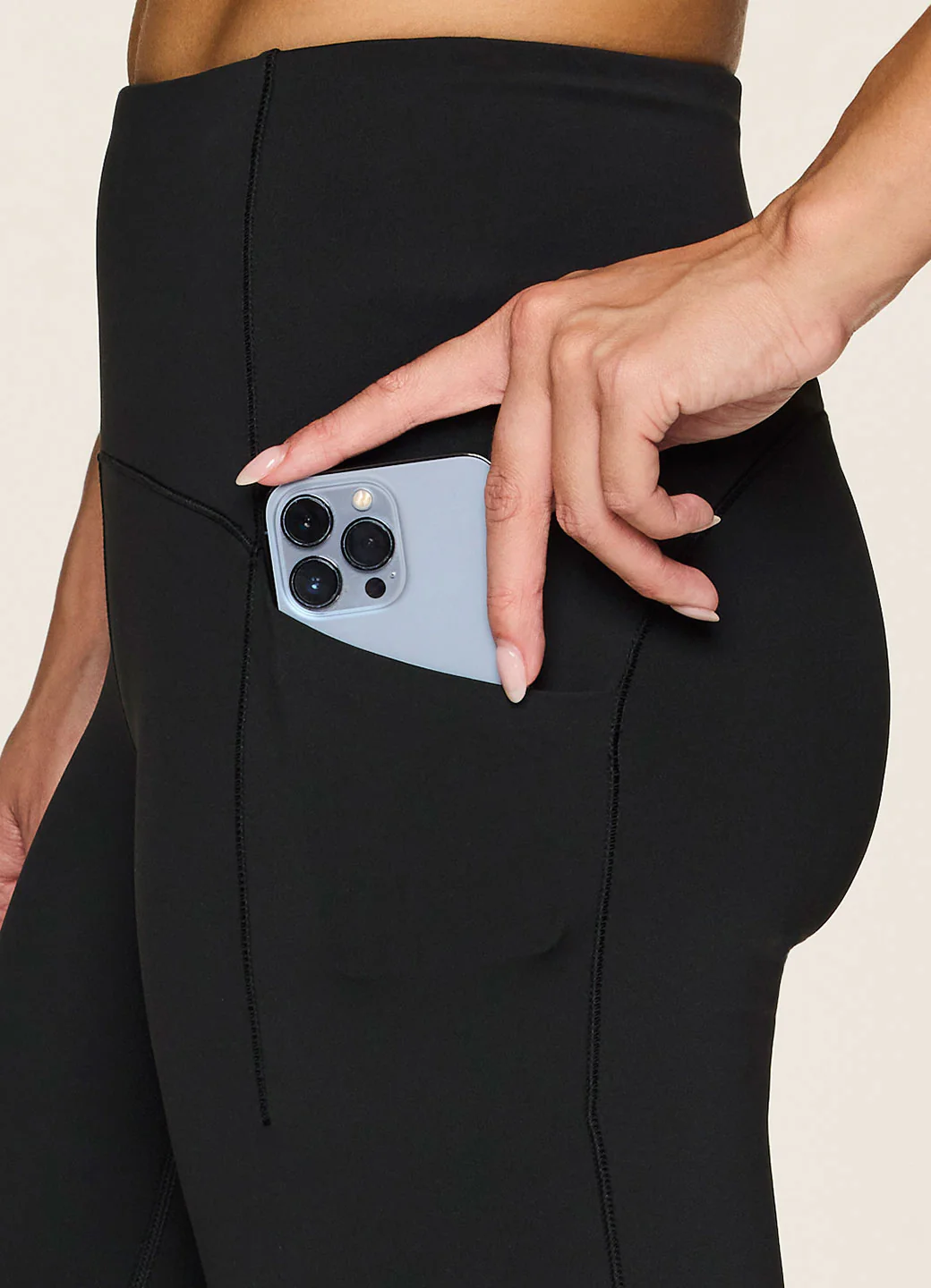 Super Soft Ultra Hold Cropped Capri - Image 2
